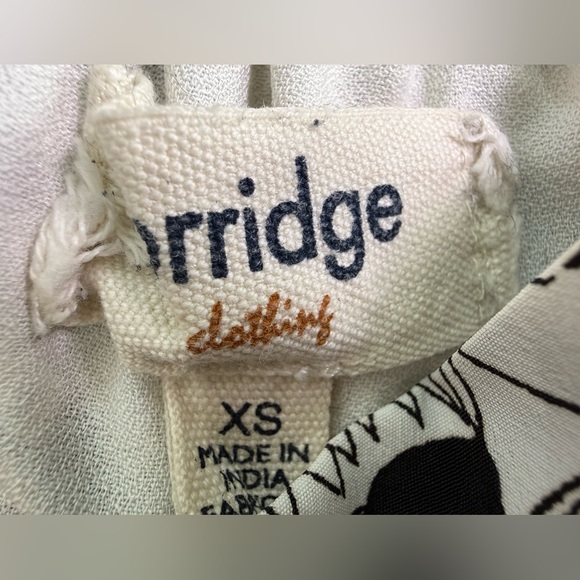 Porridge Anthropologie Graphic Getaway Face Print Midi Skirt Red Lips Size XS - Picture 6 of 10